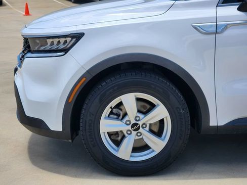 Certified 2023 Kia Sorento LX FWD image 8