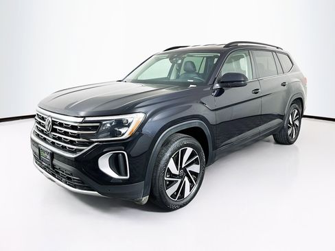 Used 2025 Volkswagen Atlas SE AWD/4WD image 3