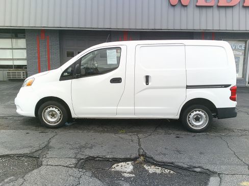 Used 2020 Nissan NV200 S w/ Sliding Glass Door Package FWD image 9