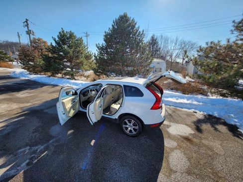 Used 2013 Volvo XC60 T6 image 32