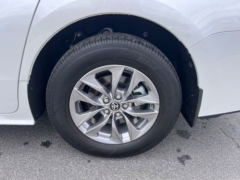 Used 2025 Toyota Sienna XLE FWD image 38