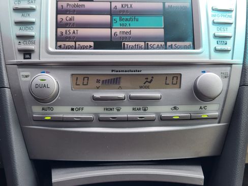 Used 2010 Toyota Camry XLE FWD image 18