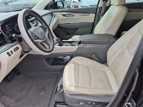 Used 2022 Cadillac XT5 Premium Luxury w/ Technology Package FWD image 25