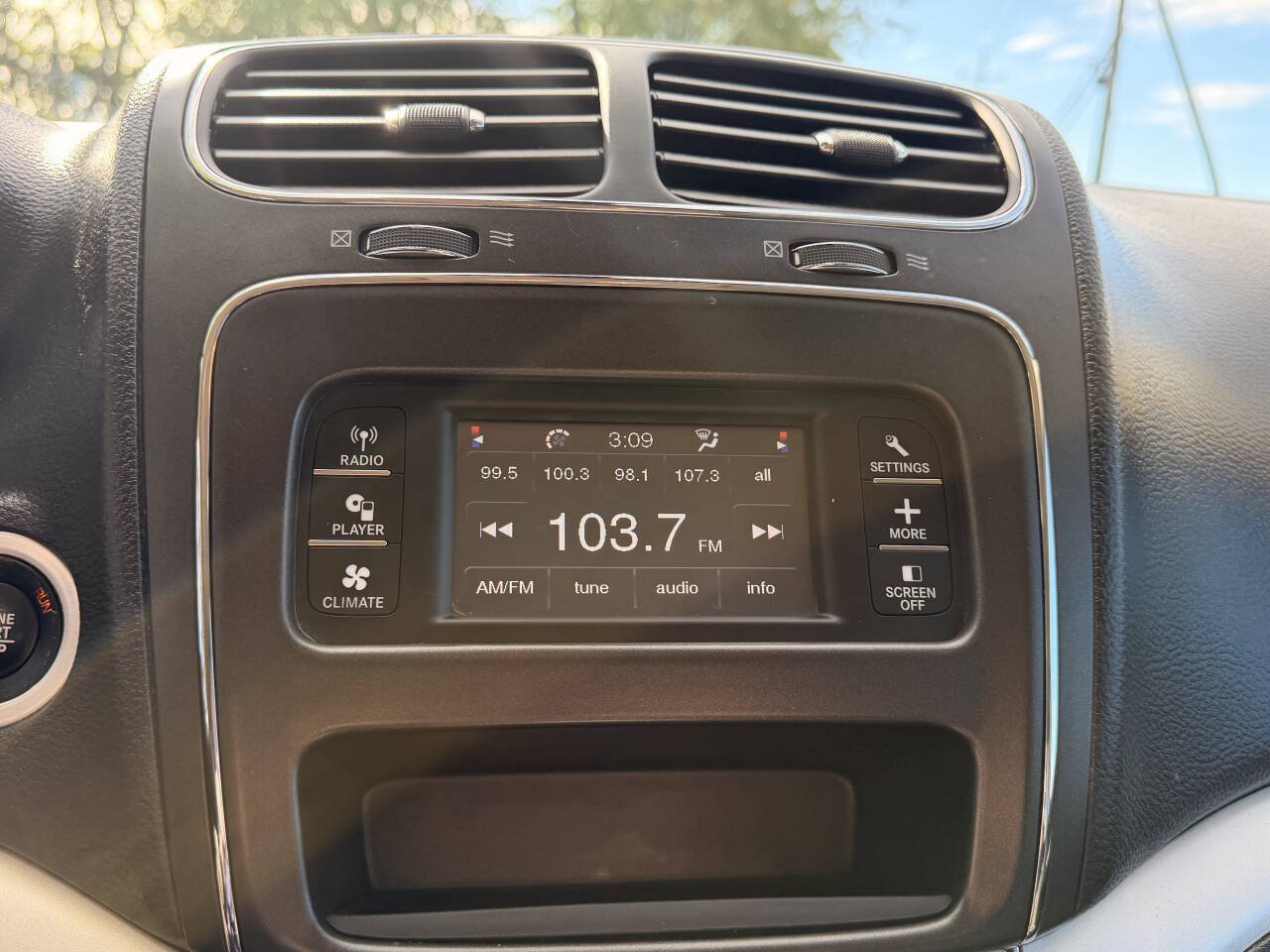 Used 2018 Dodge Journey SE w/ Mopar All Weather Group FWD image 16