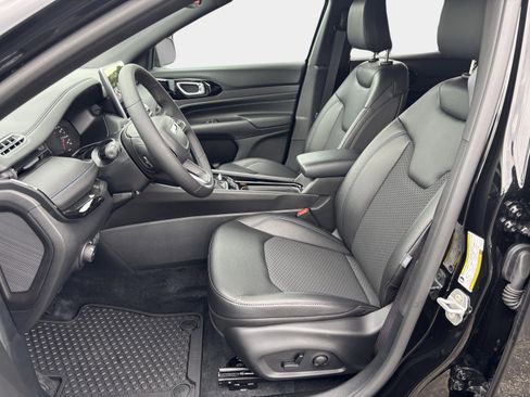 New 2025 Jeep Compass Latitude w/ Convenience Group image 9