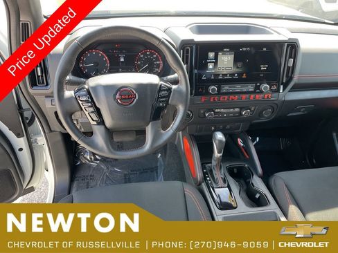 Used 2025 Nissan Frontier PRO-4X AWD/4WD image 23