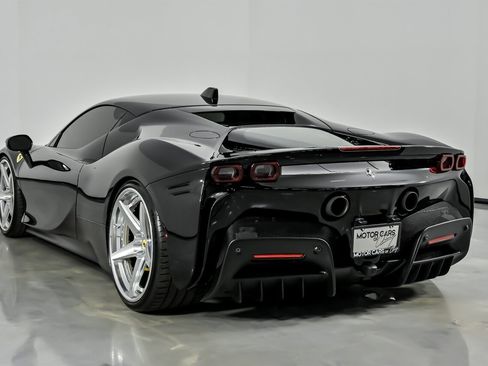 Used 2022 Ferrari SF90 Stradale image 10