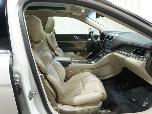 Used 2017 Lincoln Continental Select FWD image 13