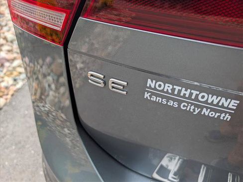 Used 2023 Volkswagen Tiguan SE w/ Panoramic Sunroof Package AWD/4WD image 18