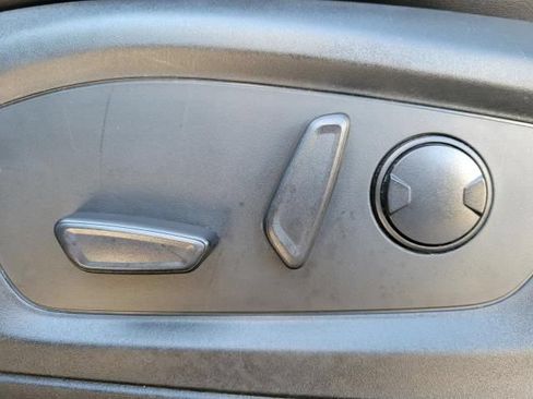 Used 2022 Ford Explorer XLT AWD/4WD image 19