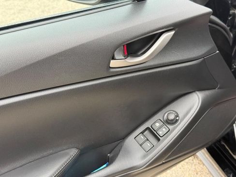 Used 2016 MAZDA MX-5 Miata Sport RWD image 17