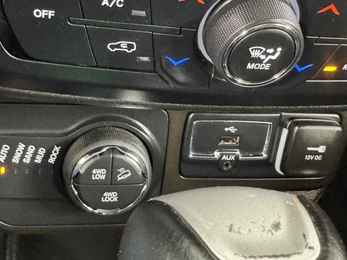 Used 2023 Jeep Renegade Trailhawk AWD/4WD image 27