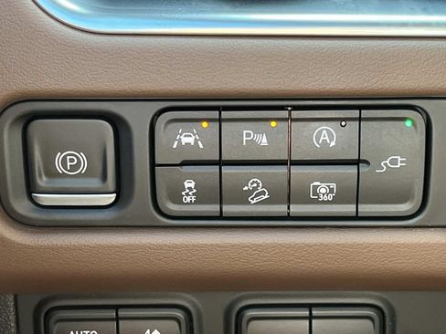 Used 2022 Chevrolet Suburban High Country AWD/4WD image 40