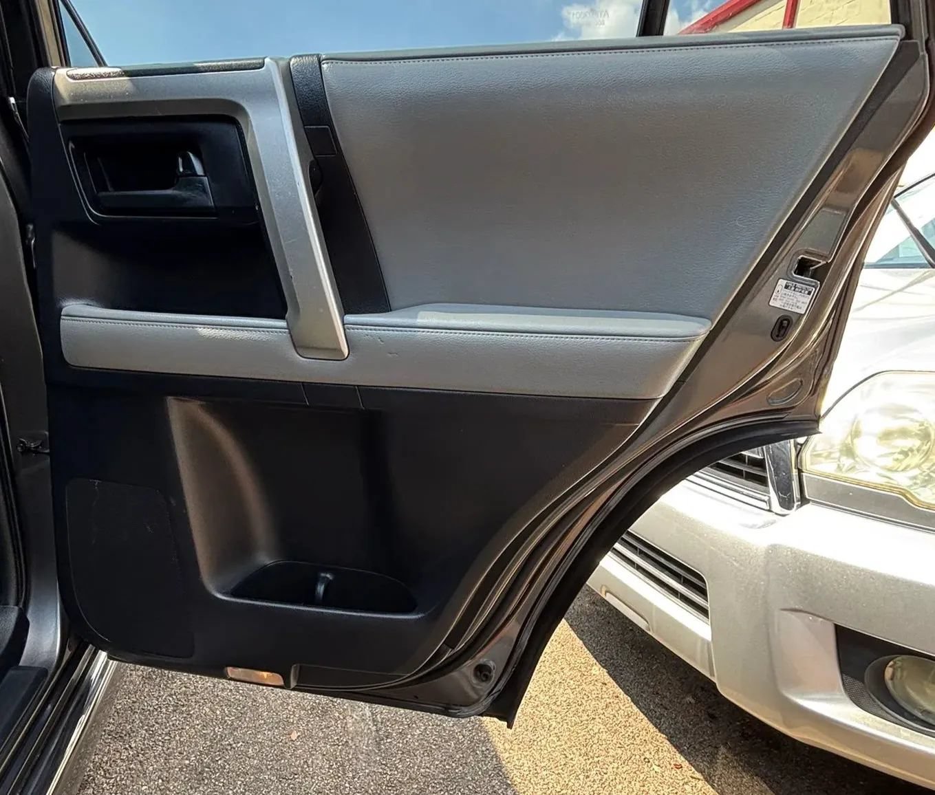 Used 2011 Toyota 4Runner SR5 w/ Premium Pkg w/Leather RWD image 21