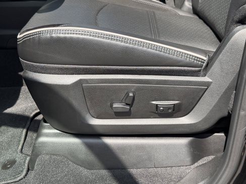 Used 2025 RAM 2500 Laramie AWD/4WD image 14