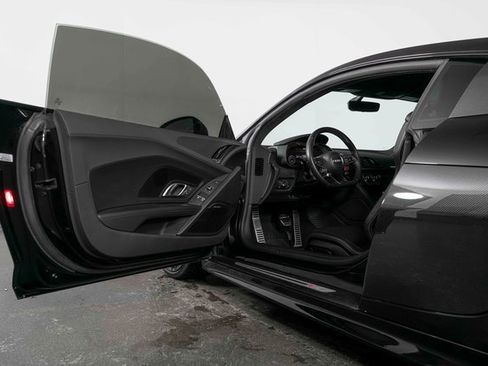 Used 2017 Audi R8 V10 plus image 13