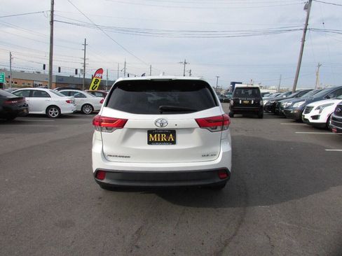 Used 2019 Toyota Highlander XLE image 9