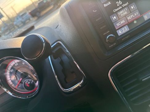 Used 2017 Dodge Grand Caravan SXT image 12