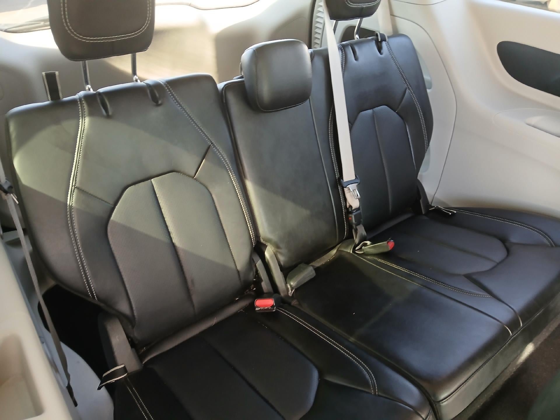 Used 2024 Chrysler Pacifica Touring-L FWD image 20