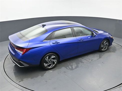 Used 2024 Hyundai Elantra SEL w/ Convenience Package image 41