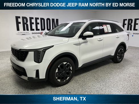 Used 2024 Kia Sorento S image 1