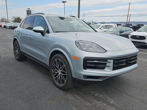 Used 2024 Porsche Cayenne image 30