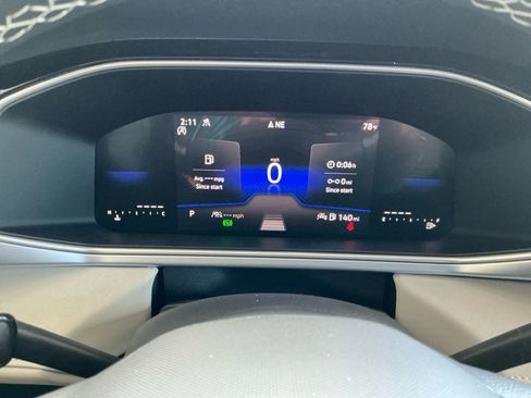 New 2025 Volkswagen Taos SE image 18