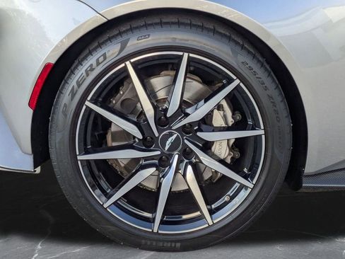 Used 2019 Aston Martin V8 Vantage Base image 32