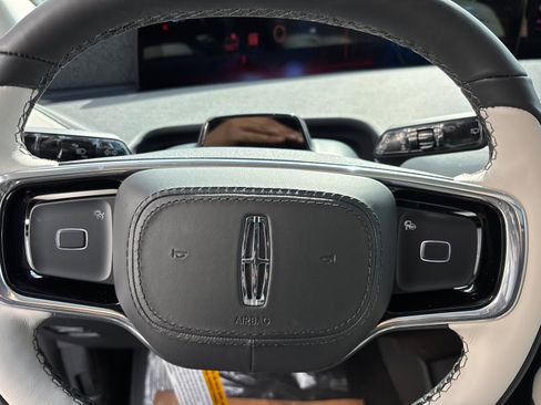 New 2026 Lincoln Navigator L Reserve AWD/4WD image 15