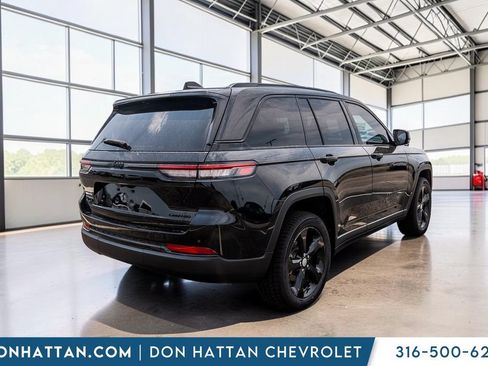 Used 2023 Jeep Grand Cherokee Limited w/ Black Appearance Package AWD/4WD image 33