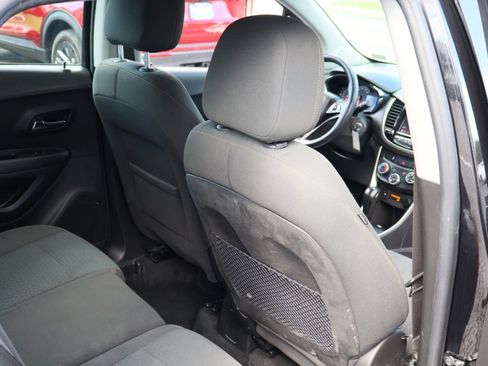 Used 2020 Chevrolet Trax LS w/ LPO, Protection Package FWD image 29