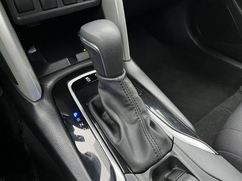 Used 2025 Toyota Corolla Cross LE image 41