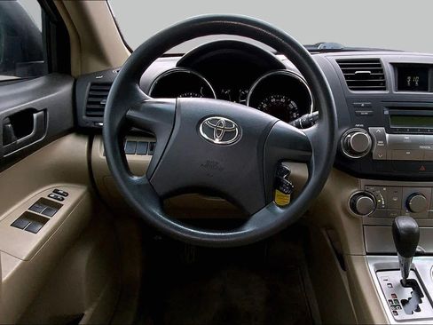 Used 2010 Toyota Highlander 2WD image 5