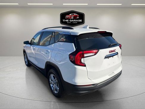 Used 2022 GMC Terrain SLE w/ Driver Convenience Package image 3