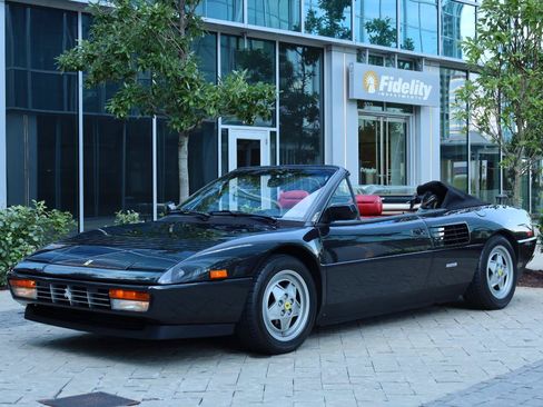 Used 1989 Ferrari Mondial T Cabriolet RWD image 2