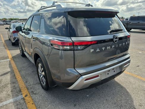 Used 2022 Nissan Pathfinder SL AWD/4WD image 2
