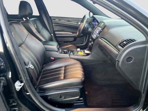 Used 2019 Chrysler 300 S image 25