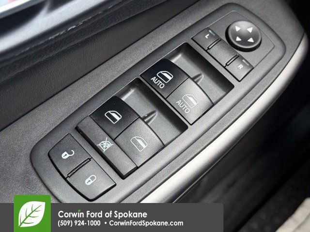 Used 2019 Jeep Cherokee Latitude Plus w/ Comfort/Convenience Group AWD/4WD image 21