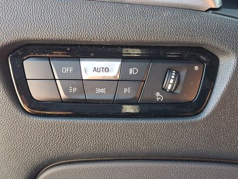 Used 2019 BMW 330i xDrive Sedan w/ Convenience Package AWD/4WD image 26
