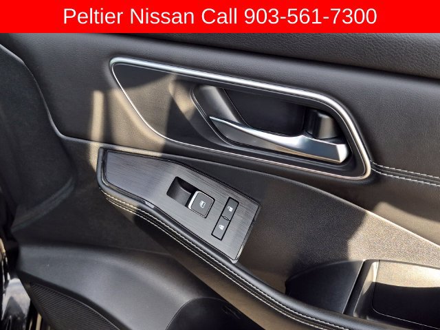 Used 2024 Nissan Rogue Platinum w/ Platinum Premium Package FWD image 16