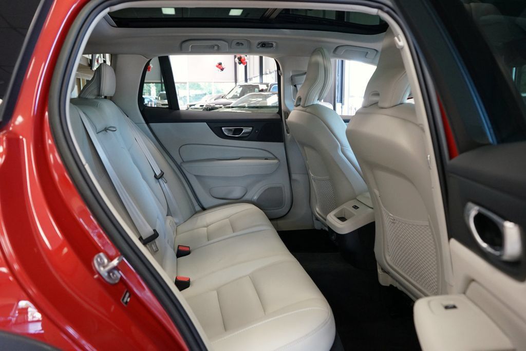 Used 2022 Volvo V60 T5 Cross Country AWD/4WD image 14