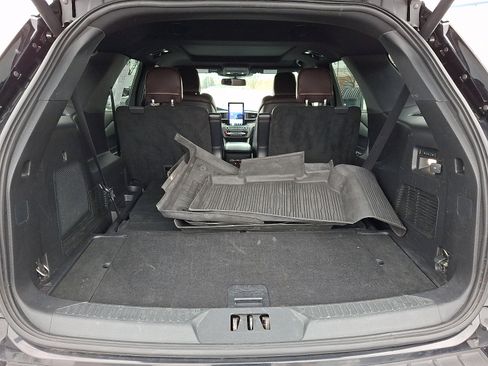 Used 2020 Ford Explorer Platinum w/ Premium Technology Package image 31