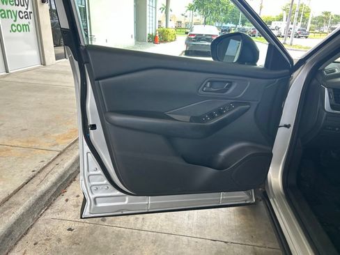 Used 2024 Nissan Rogue S FWD image 35