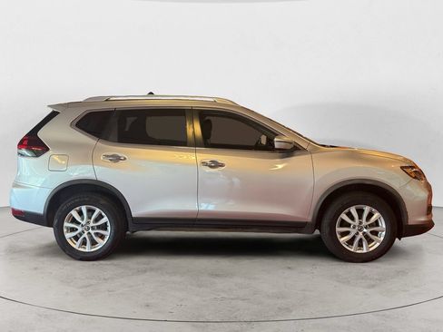 Used 2020 Nissan Rogue SV AWD/4WD image 2