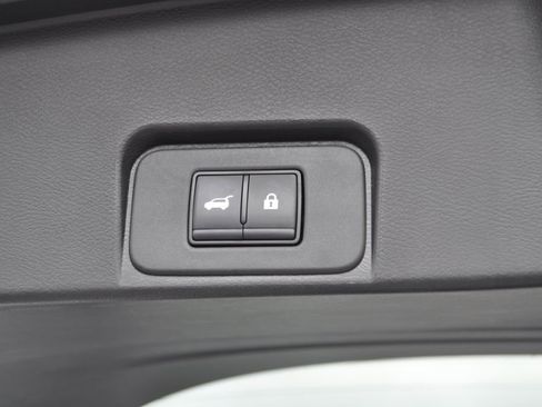 Used 2024 Nissan Rogue SV image 17