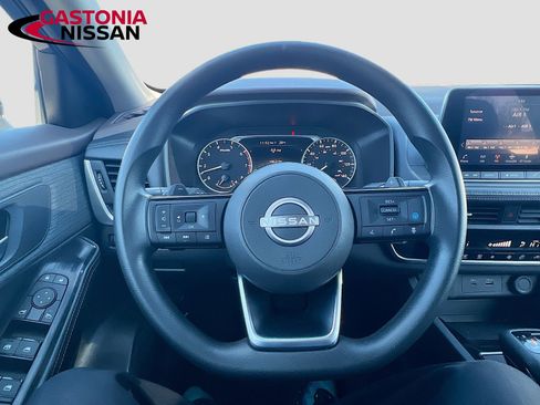 Used 2023 Nissan Rogue SV image 14