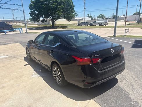 Used 2026 Nissan Altima 2.5 SV FWD image 3