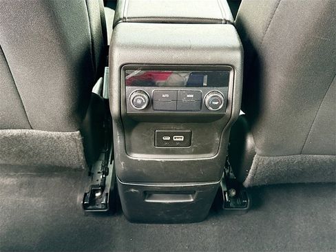 Used 2021 GMC Acadia SLE image 25