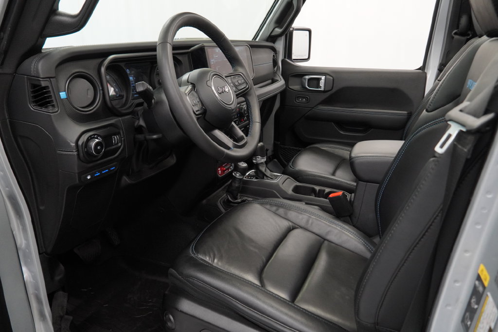 Used 2024 Jeep Wrangler Unlimited Rubicon 4xe w/ Technology Group AWD/4WD image 19