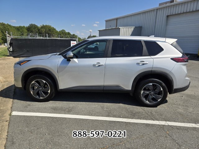 Used 2025 Nissan Rogue SV FWD image 2